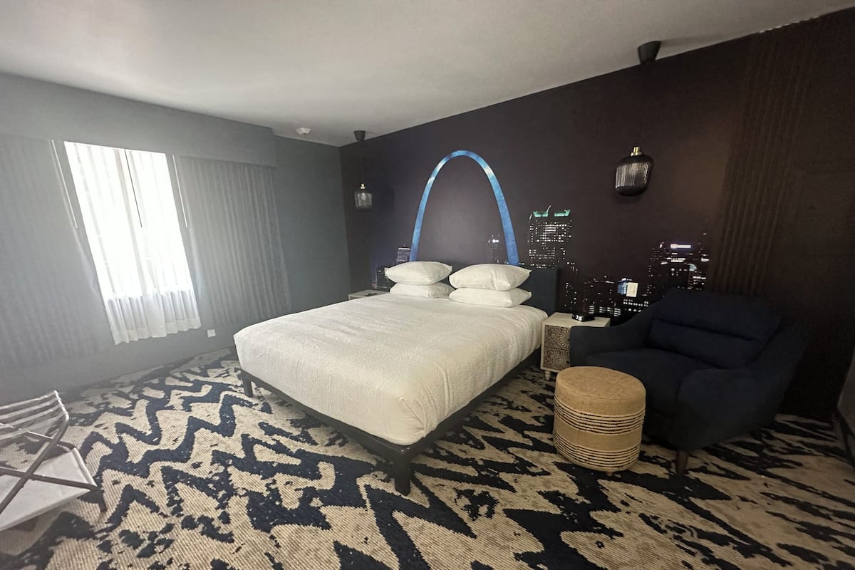 Deluxe Suite | 1 bedroom, down comforters, blackout drapes, iron/ironing board