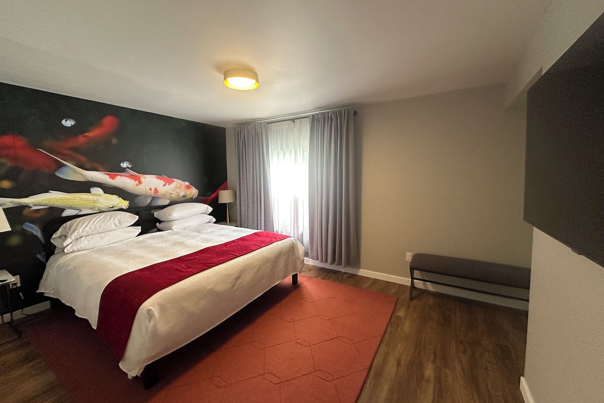 Comfort Suite | 1 bedroom, down comforters, blackout drapes, iron/ironing board