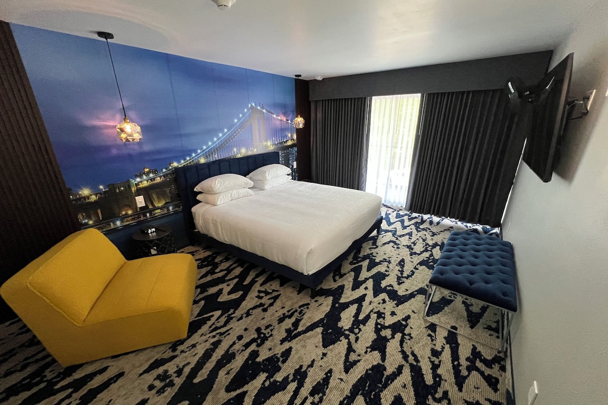 Deluxe Suite | 1 bedroom, down comforters, blackout drapes, iron/ironing board