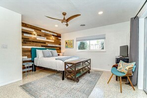 2 bedrooms, desk, iron/ironing board, WiFi