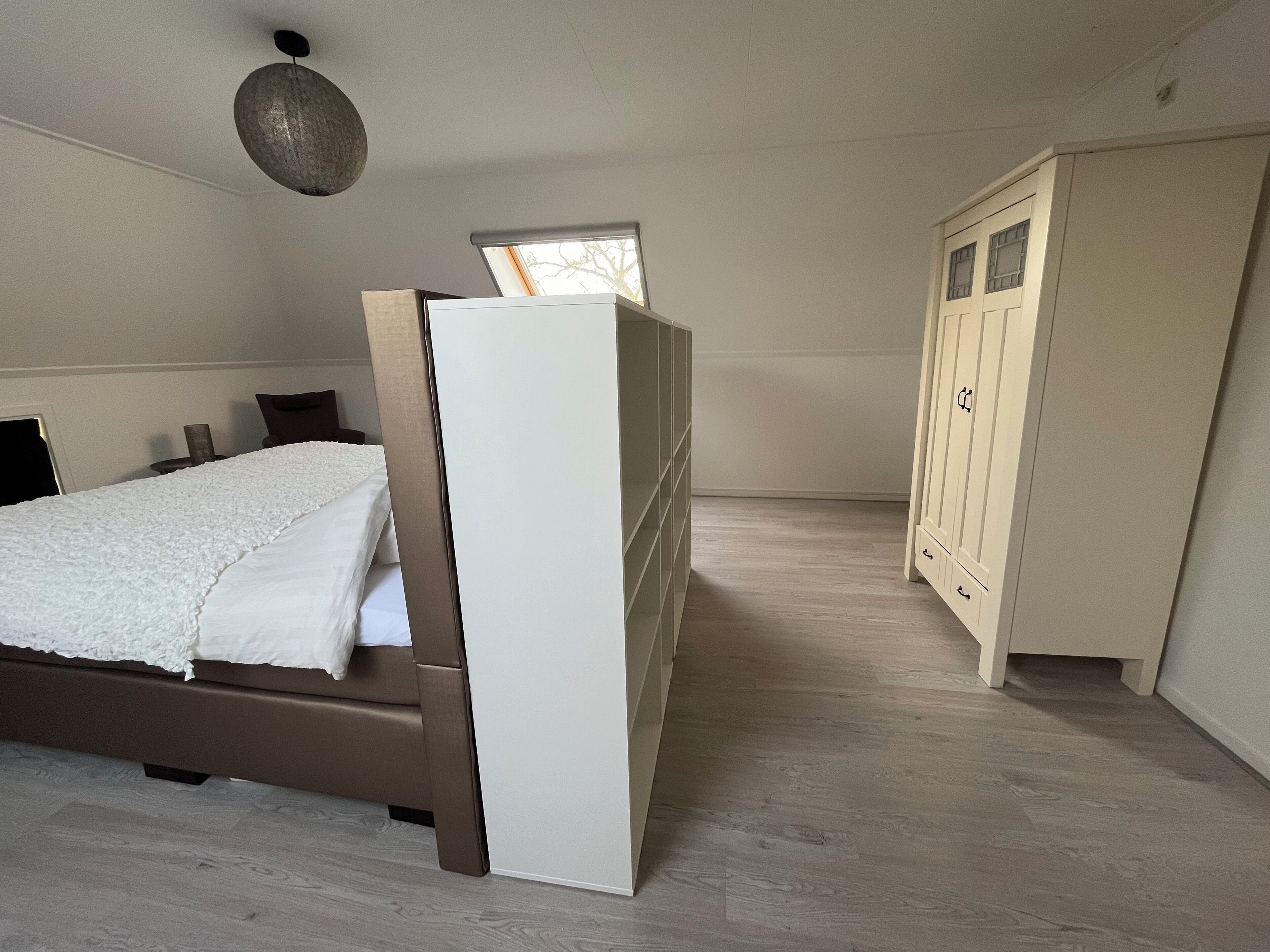 2 slaapkamers, een bureau, een strijkplank/strijkijzer, gratis wifi