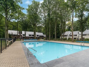 Chalet | Pool | Outdoor pool, a heated pool - Hengelhoef Park Apartment (Houthalen-Helchteren)