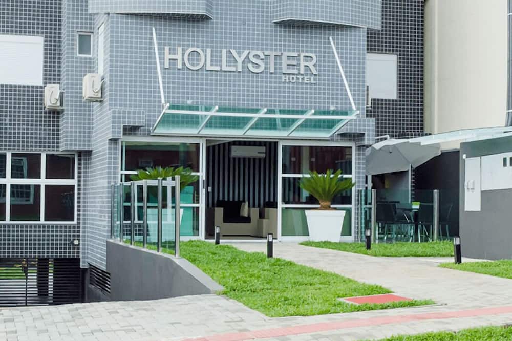 HOLLYSTER HOTEL