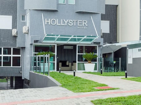 Fachada de la propiedad. HOLLYSTER HOTEL
