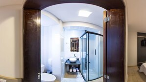 Shower, free toiletries, towels, soap - HOLLYSTER HOTEL (Curitiba)