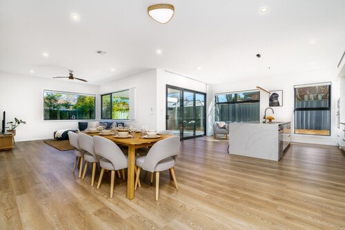 New 4 bedroom city home with Tesla charger