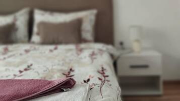 2 sovrum, skrivbord, ljudisolering och strykjärn/strykbräda