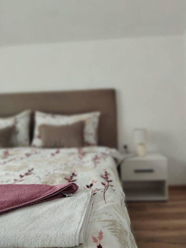 2 bedrooms, desk, soundproofing, iron/ironing board