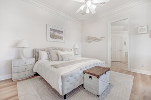 6 bedrooms, desk, iron/ironing board, travel cot