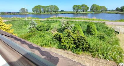 Guesthouse at the Amstel river. 2 Private rooms + bathrooms. Close to Amsterdam.