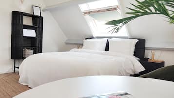 2 bedrooms, desk, iron/ironing board, travel crib