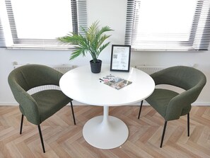 Dining - Guesthouse at the Amstel river. 2 Private rooms + bathrooms. Close to Amsterdam. (Amstelveen)