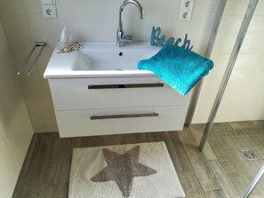 Apartment | Bathroom - Charming Apartment in Norden (Norden)