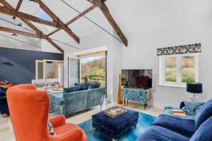 Smart TV - The Shippon -  Free Parking, Free WiFi, EV Charger, Coffee Machine, Large Garden (Dawlish)