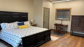 1 bedroom, desk, WiFi, bed sheets