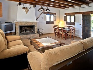 Cottage | Living area - Belvilla by OYO Casa El Serval (Montefrio)