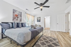 7 quartos, ferros/tábuas de passar roupa, berço de viagem, Wi-Fi