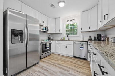 NEW 6BDR+1 Stone Mountain Retreat 