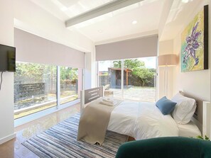 3 bedrooms, free WiFi, bed sheets