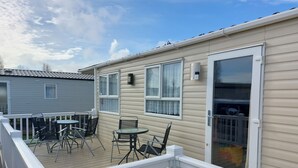 Unclassified image, 2 of 9, button - Remarkable 3-bed Cabin in Felixstowe (Felixstowe)