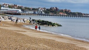 Unclassified image, 4 of 9, button - Remarkable 3-bed Cabin in Felixstowe (Felixstowe)