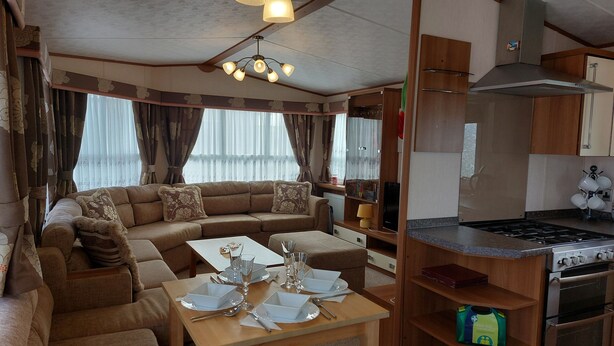 Unclassified image, 1 of 9, button - Remarkable 3-bed Cabin in Felixstowe (Felixstowe)