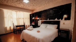 Double Room, 1 King Bed, Private Bathroom, City View | Down comforters, WiFi (free) - KW HOTEL (Uyuni)