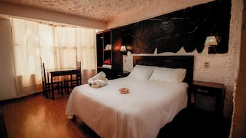 Double Room, 1 King Bed, Private Bathroom, City View | Down comforters, free WiFi