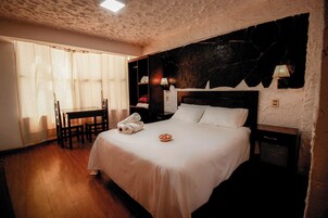 Double Room, 1 King Bed, Private Bathroom, City View | Down comforters, free WiFi
