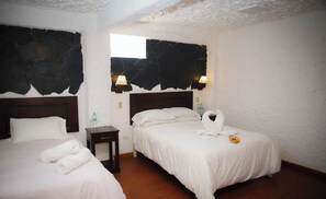 Twin Room, Non Smoking, Private Bathroom | Down comforters, free WiFi - KW HOTEL (Uyuni)