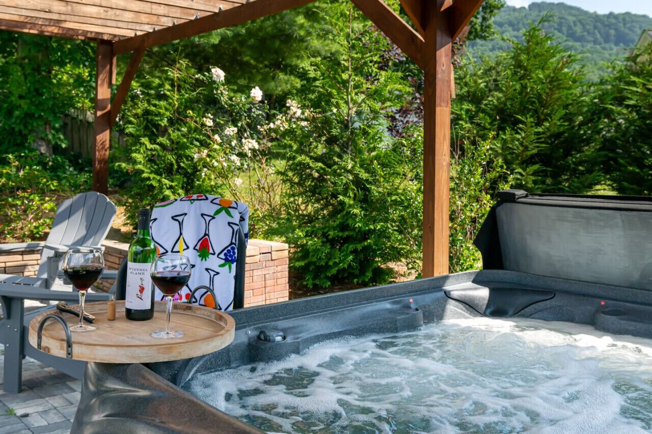 Tina de hidromasaje al aire libre