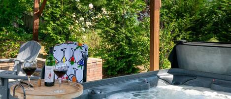 Tina de hidromasaje al aire libre