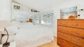 4 bedrooms, free WiFi, bed sheets - The Manning Pool House (The Entrance)