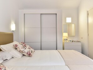 Bungalow | 2 bedrooms, individually furnished, bed sheets - Bungalow in Maspalomas Near Beaches & Pool (San Bartolomé de Tirajana)