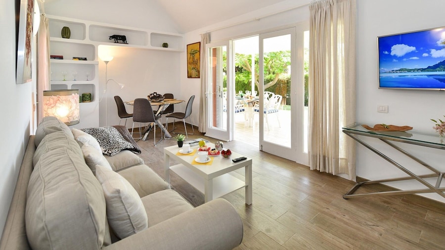 Bungalow in Maspalomas Near Beaches & Pool