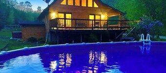 Boulder Run Log Cabin w/ Hot Tub and Pool