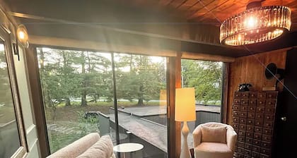 Mr. Swanky Mid Modern Century /5 Decks/190" 4K Screen