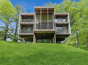 Exterior - Mr. Swanky Mid Modern Century /5 Decks/190" 4K Screen (Iowa City)