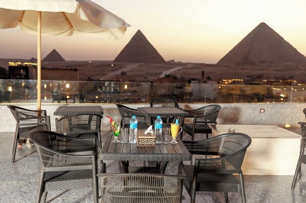 Breakfast, lunch and dinner served - seven heaven pyramids (Giza)
