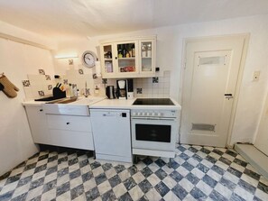 House | Private kitchen | Electric kettle, toaster, high chair - Holiday Home Gluckauf (Braunlage)