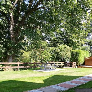 BBQ/picnic area - Highland & Transylvania Glamping Pod  (Roybridge)