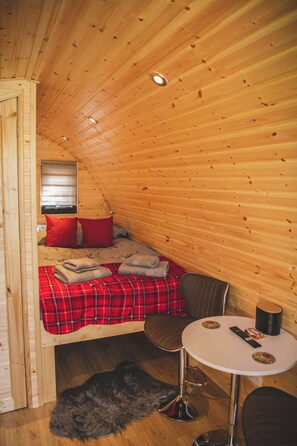 Transylvania Glamping Pod | 1 室のベッドルーム、低刺激性寝具、低反発ベッド、客室ごとに異なる装飾