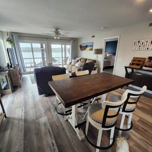 Dining - 3BR/2BA Lakefront Condo at Lake of the Ozarks. Located at Mile Marker 22! (Osage Beach)