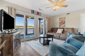 Smart TV, ping pong - 3BR/2BA Lakefront Condo at Lake of the Ozarks. Located at Mile Marker 22! (Osage Beach)