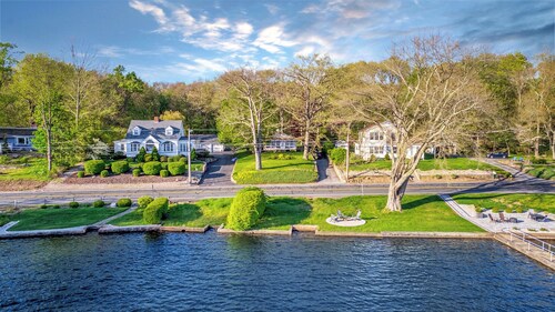 Stunning Lakeside Retreat
