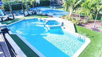 UppvÀrmd pool