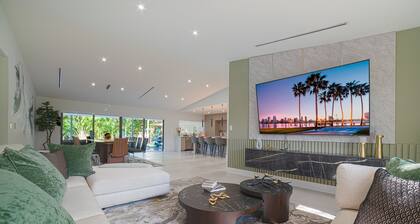Luxury Oasis • Pool, Pickleball & BBQ / 10 min Zoo