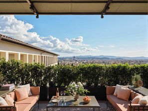 Suite (dei Gigli) | Premium bedding, minibar, in-room safe, blackout curtains