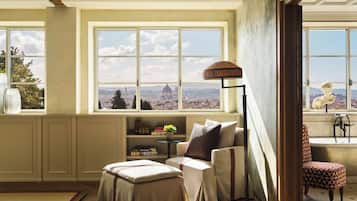 1 bedroom, premium bedding, minibar, in-room safe