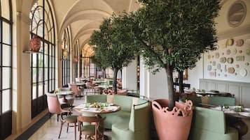 2 Restaurants; Frühstück, Mittagessen und Abendessen werden serviert